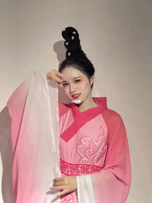 浅发两张古典舞台妆