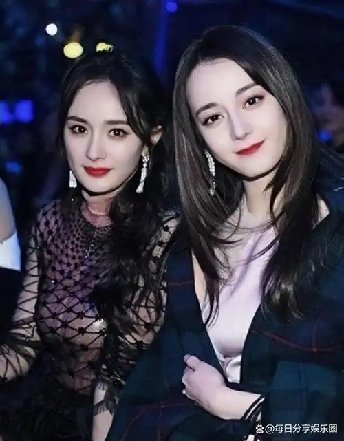 杨幂帮迪丽热巴辟谣,美女间的友情果然很好磕,仙女夫妇才是真的