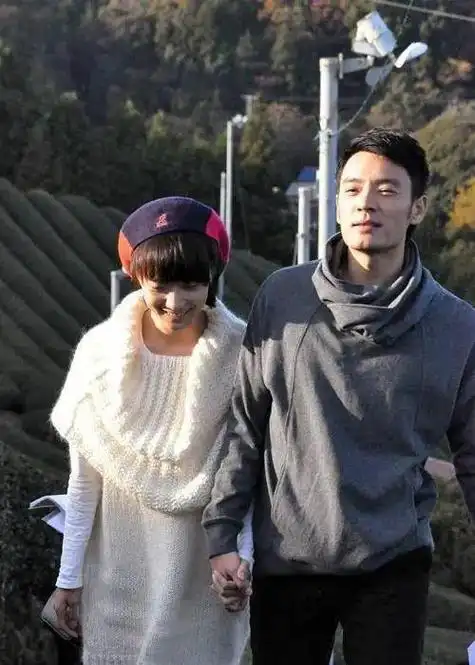 他娶过郝蕾,爱过王珞丹,负了殷桃,没想到娶了小12岁的她|邓超|李光洁