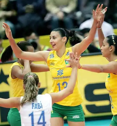 组图:巴西女排美丽接应谢拉 清新秀丽魅力逼人