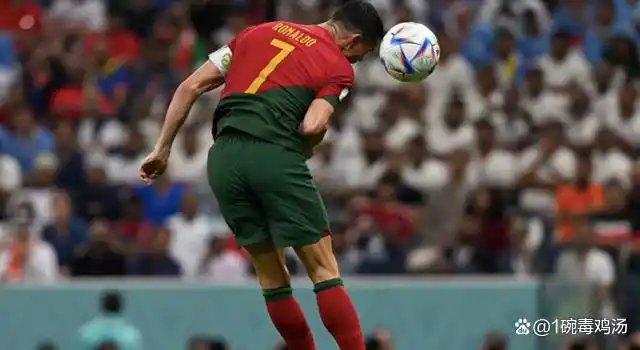 11月29日,葡萄牙vs乌拉圭,费尔南德斯传中,c罗头球攻门,进球之后,c罗