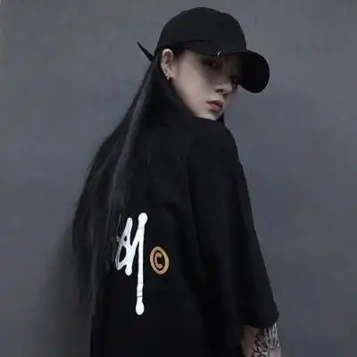 社会头像女最近很火的社会头像女