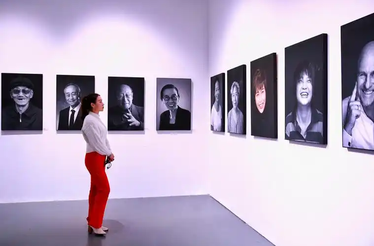 "鼎极摄影"人像摄影展观摩学习