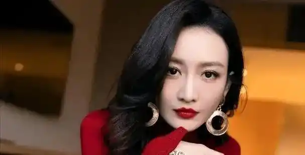 王鸥"戏水照"遭全网传,看她素颜下真实肌肤,难怪直男那么爱他