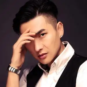 唱作人:李俊男(蓝点星)头像