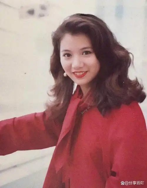 香港80年代是一个文艺复兴的时期,这个时期诞生了许多优秀的艺人,其中