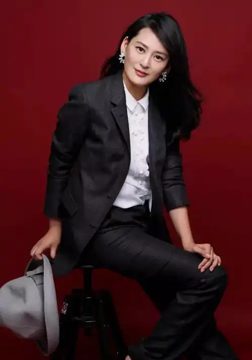 制片人黄澜在剧中客串太温柔气场照唐晶差老远贺涵一百个瞧不上