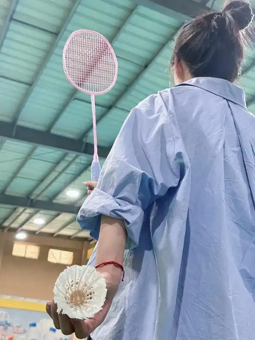 羽毛球女生 #羽毛球 十一国庆假期,一起打球去吧9615 - 抖音