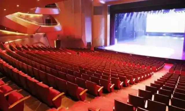 theater和theatre有啥区别