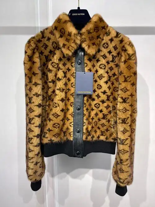 lv老花水貂皮草外套36码全新吊牌在