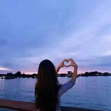 黑白伤感女生动漫头像