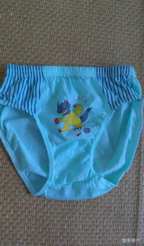 我哥已经14岁了为什么还喜欢穿这种童装三角裤呢