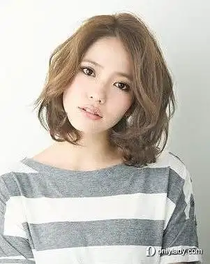 适合圆脸女生的卷发短发萌妹子的最佳首选