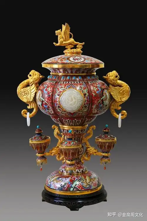 张同禄景泰蓝《龙腾虎跃》在工艺美术精品展中获得大奖