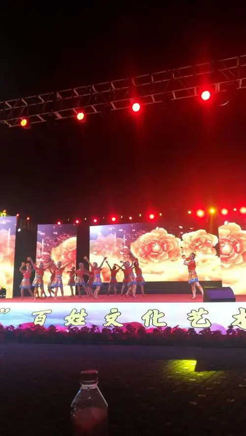 10月24日晚上,各乡镇19支队伍在节庆广场参加东阳市广场舞比赛,我们单