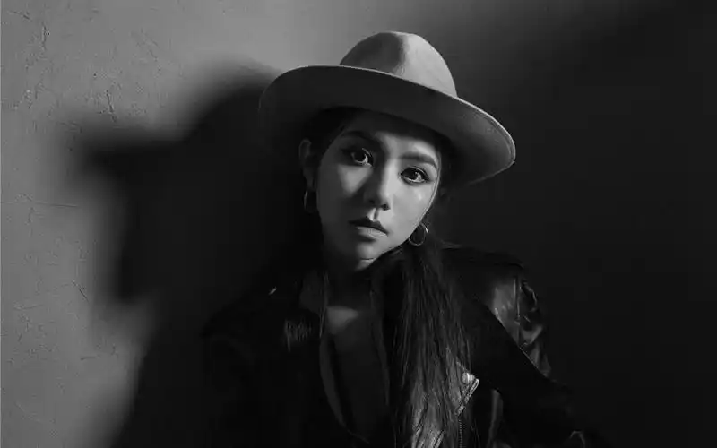 邓紫棋暗黑风高清桌面壁纸