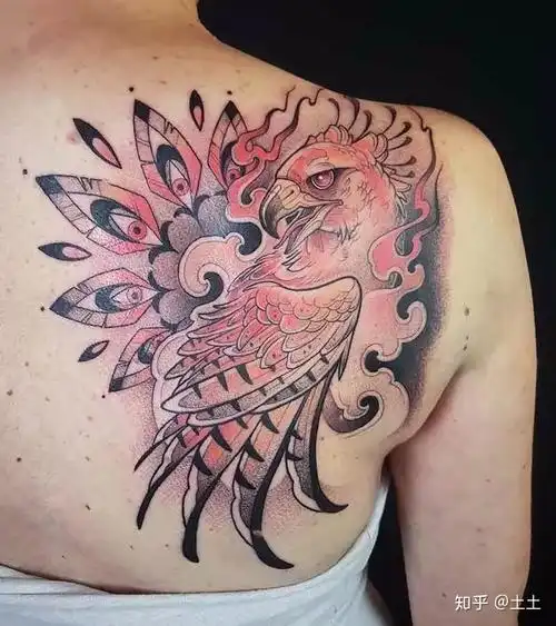 凤凰作为纹身图案,一直深受东西方人士的喜爱.