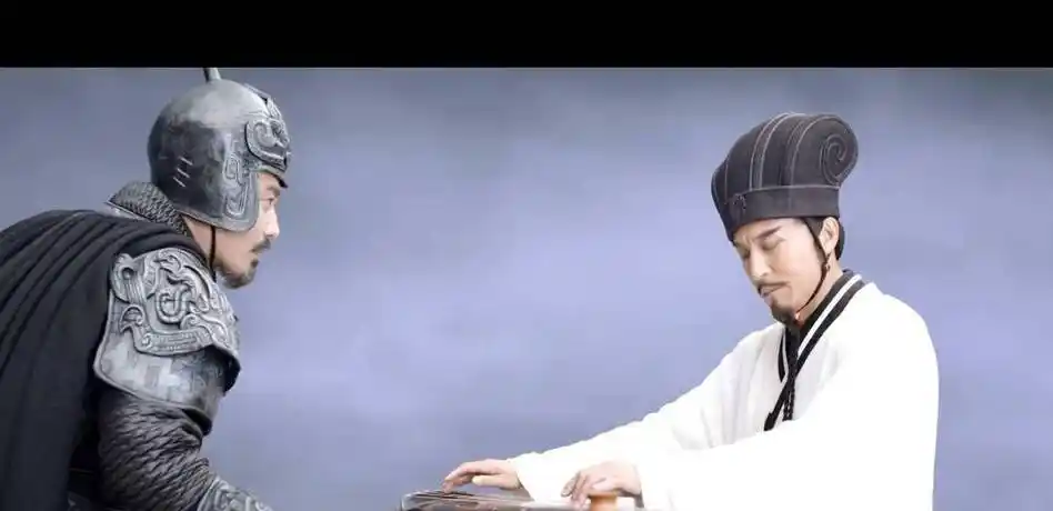 怪不得司马懿会撤兵,城楼上这两个书童,是整场空城计的疑点_诸葛亮