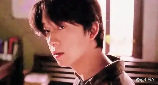 你们都看过潘粤明年轻时的照片吗