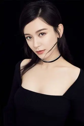 女演员施诗性感知性时尚靓丽写真