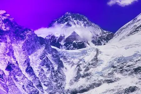 从kala patthar俯瞰珠穆朗玛峰山顶,通往珠穆朗玛峰大本营的道路,昆布