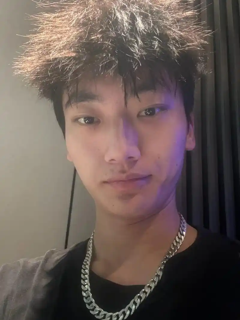 越丑的照片越爱发#主打一个不要脸 哈哈 - 抖音