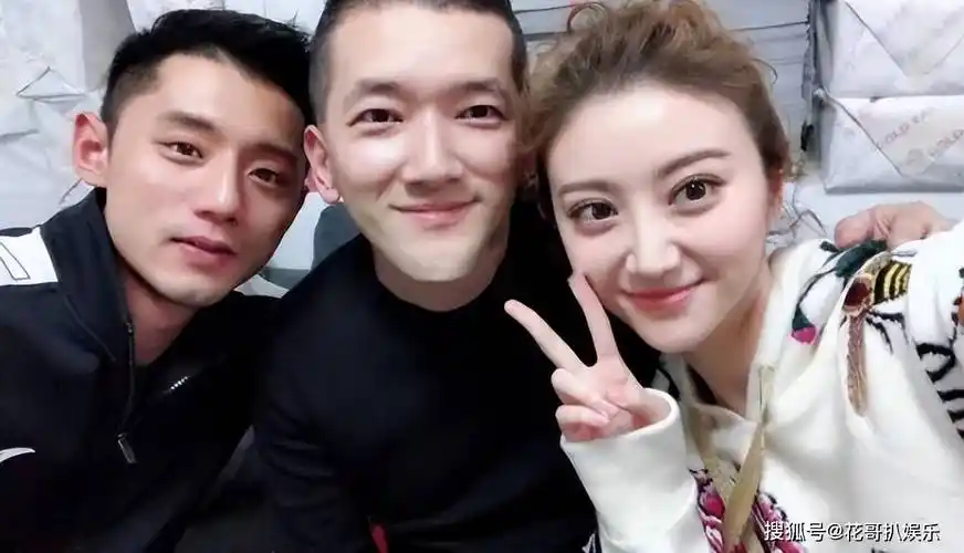 张继科以签约选手身份,重回蝴蝶乒乓中国官网,相关周边恢复销售_景甜