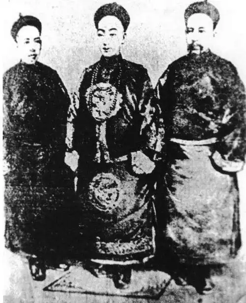 光绪和溥仪中间,其实还有一位皇帝,在位仅3天,名字却听着耳熟|同治
