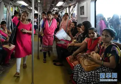 在孟买体验中国地铁列车
