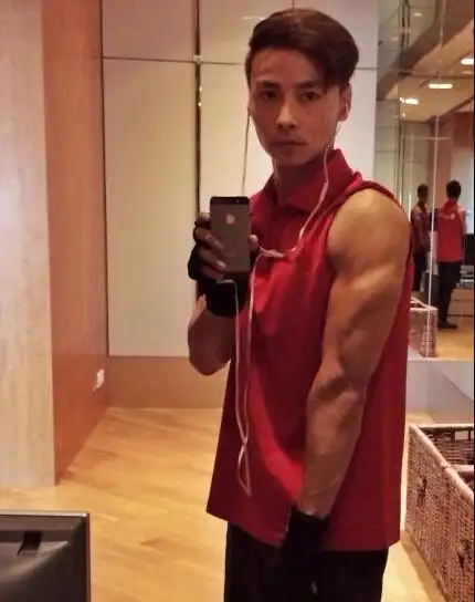 网友晒蔡少芬老公张晋肌肉健身照 八块腹肌人鱼线猛男身材获赞