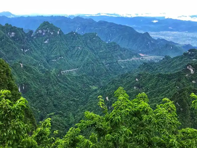天门山风景秀丽好久没有拍风景照真实的景比照片好看哈哈