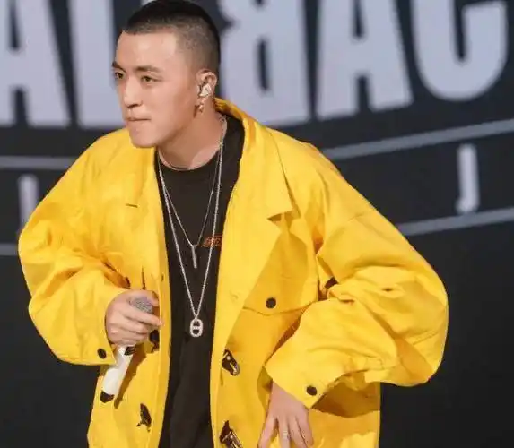 jonyj为何不晒老婆照片,对方正脸曝光那刻,换谁谁舍得晒啊_漂亮_感觉