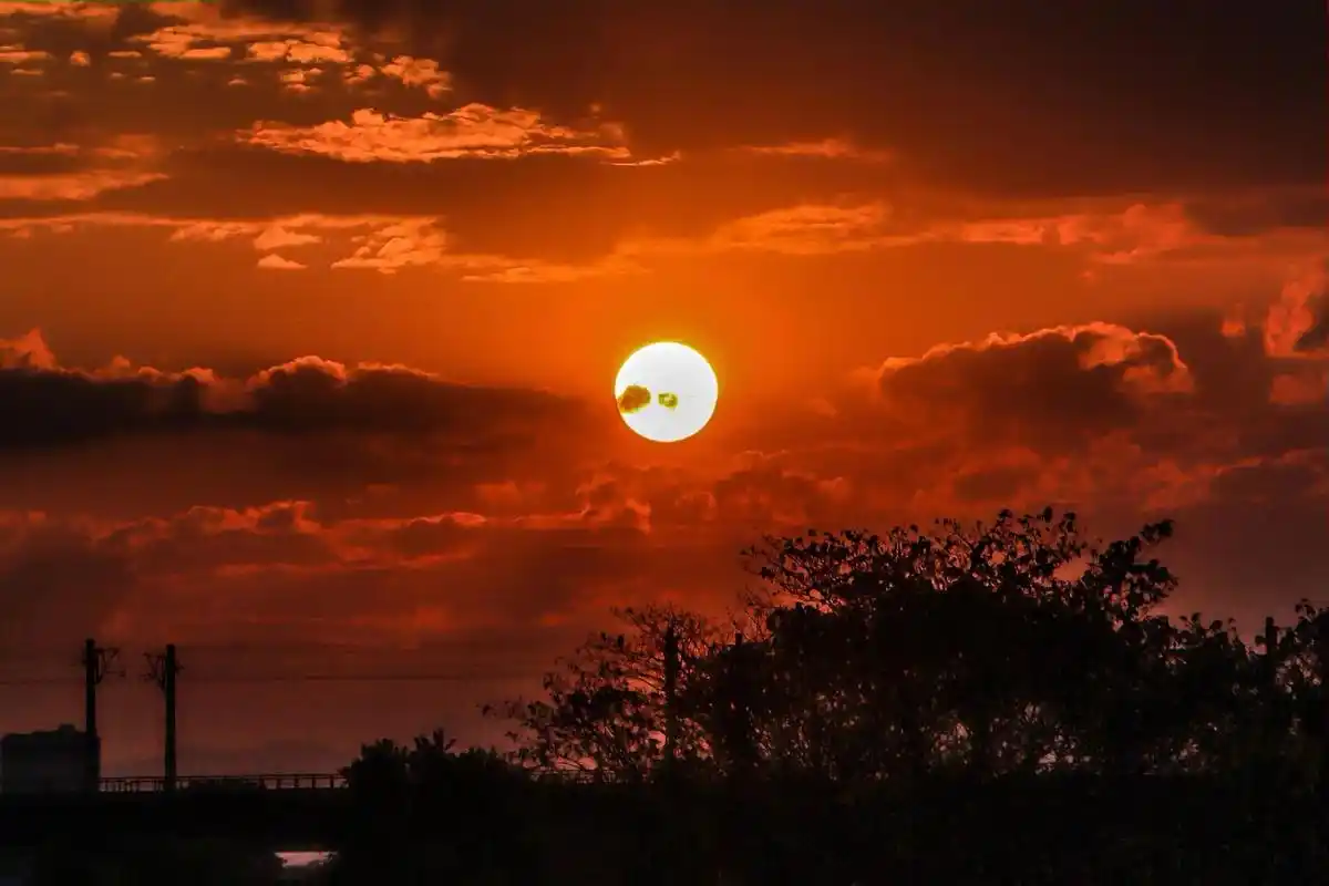 太阳其实是一样大的#摄影 #桂林 #佳能 #治愈系风景 #日 - 抖音