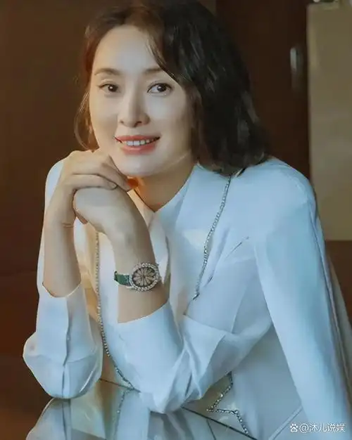 吴越51岁大秀恋情,旅游照片引发网友热议