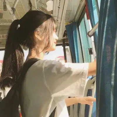 侧脸女头像简单干净图片,元气满满的女头像仙气干净可爱侧脸真人_女生