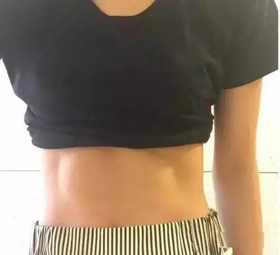 王珞丹晒出马甲线,看女神的健身方法