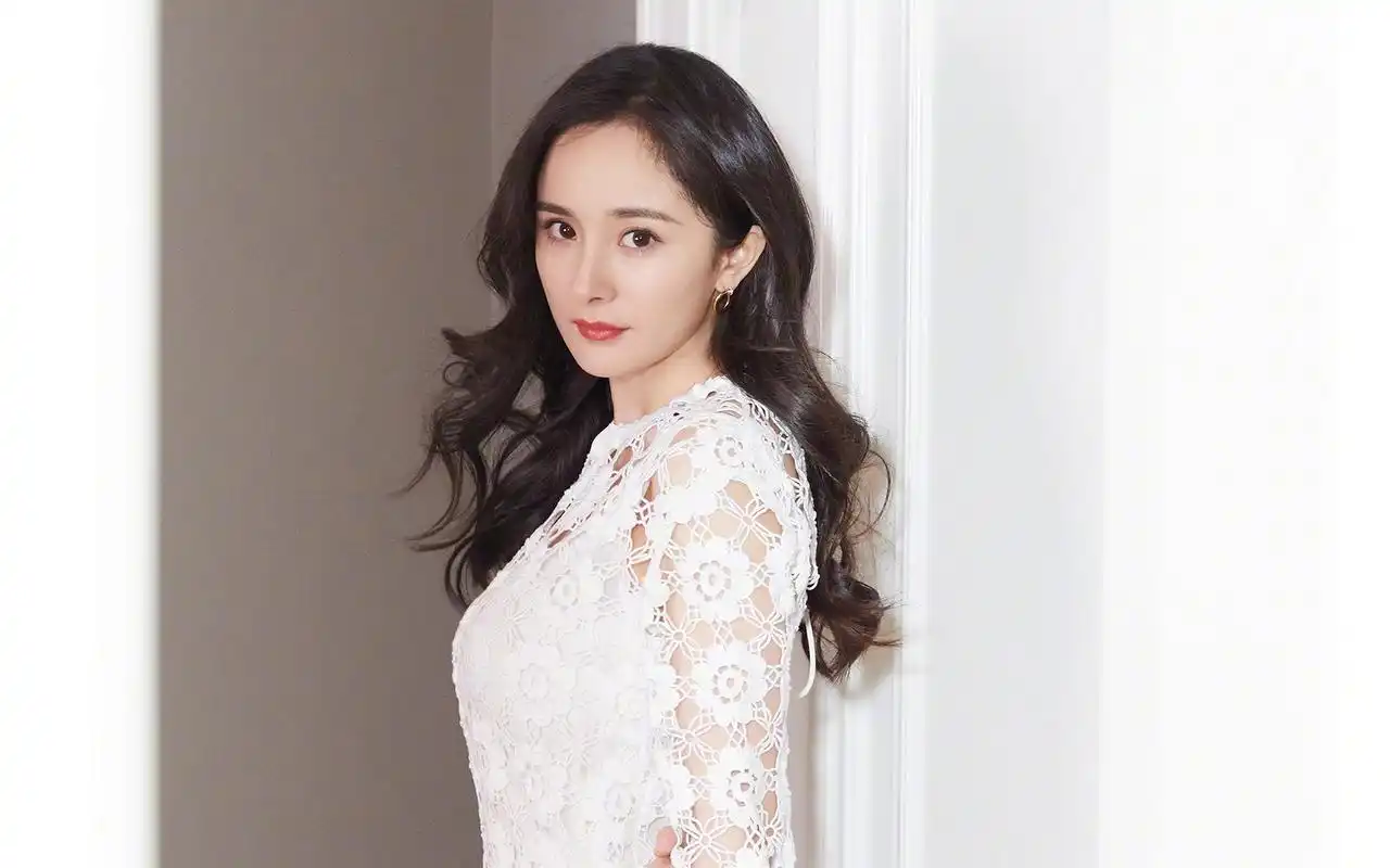 杨幂优雅性感高清桌面壁纸高清大图预览1920x1200_大陆明星下载_美桌