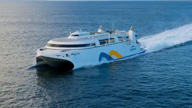 世界上最快的船,采用波音飞机发动机,每秒行驶29.8米