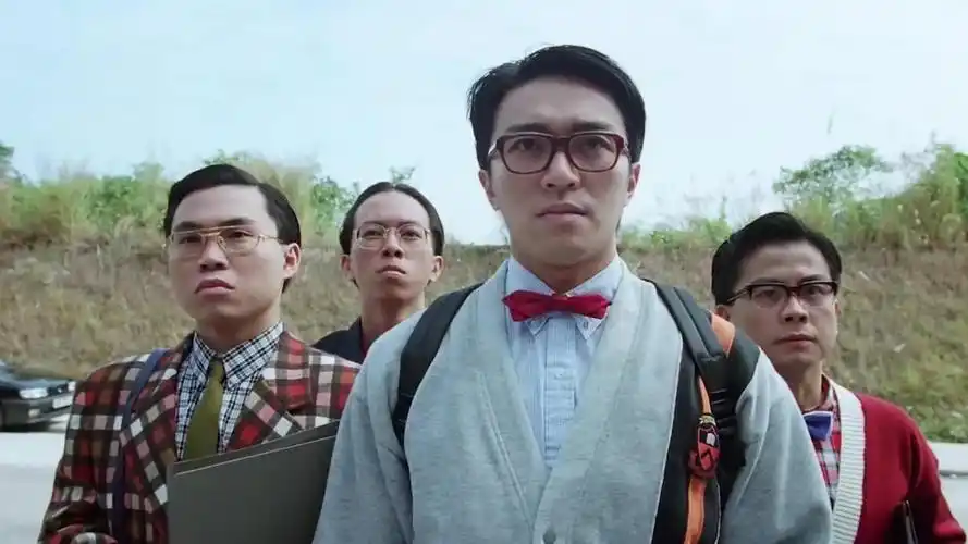 逃学威龙2: 星爷重返校园, 只是这个卡通书包是认真的吗?