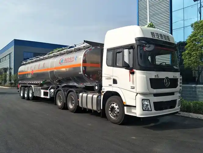 陕汽德龙47.4方铝合金半挂油罐车