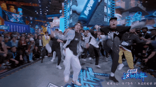 年接30代言摩托车飙200时速被故宫钦点王一博凭什么做到top