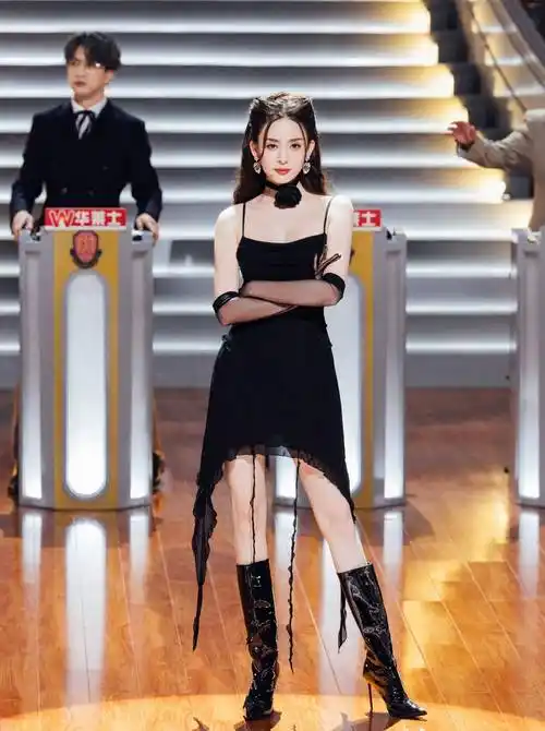 古力娜扎这双高跟长筒靴视觉冲击力爆表!_时尚_靴子_魅力十足