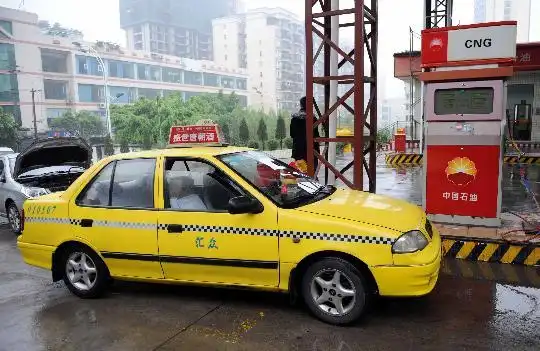 图文:(社会)(4)重庆出租车全面恢复营运