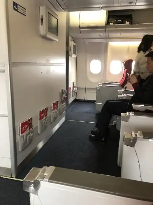 关于33a的经济舱第一排座位