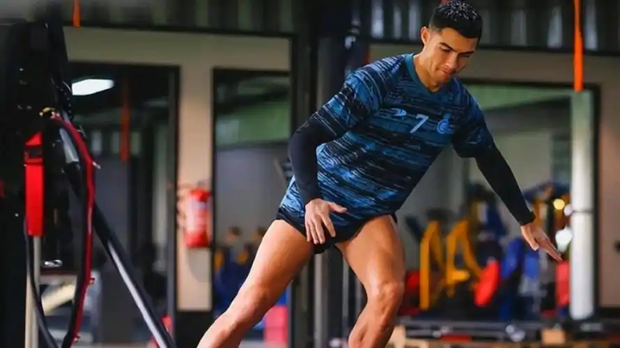 c罗无愧卷王!健身房独自加练,曾提前四小时到训练场开小灶