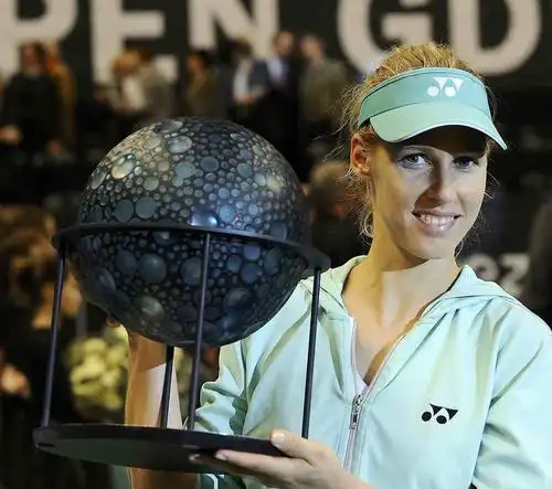 德门蒂耶娃词条图册_百度百科