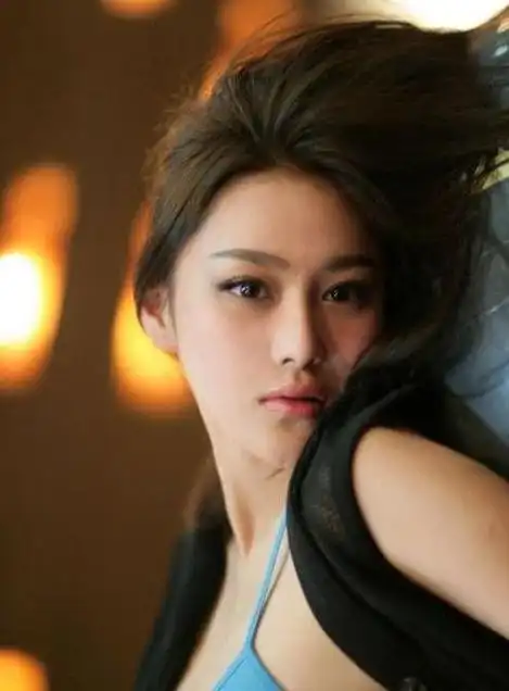 张馨予:"一嫁改命",曾经的黑料不攻自破,她老公何捷也不简单