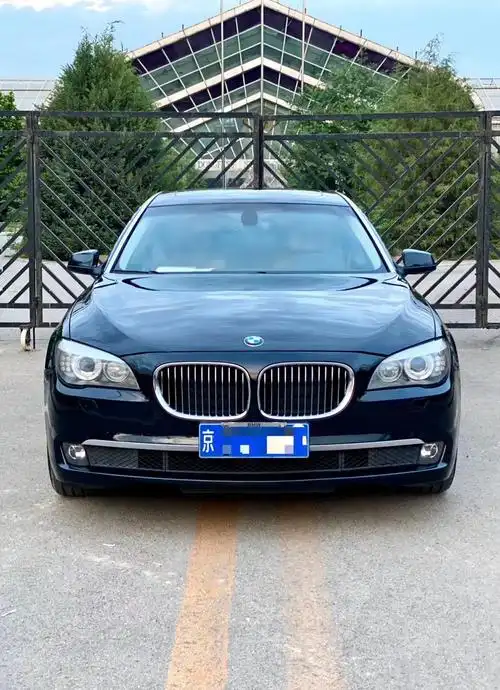 你这种人,我除了恋爱跟你也没什么好谈的:老款宝马7系