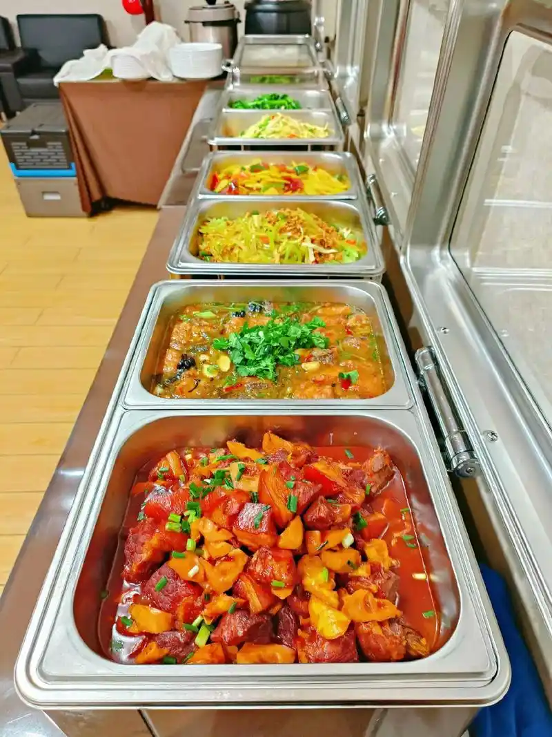 公司食堂工作餐.今日工作餐,春笋烧蹄髈,醋焖鱼,肉沫莴笋丝, - 抖音