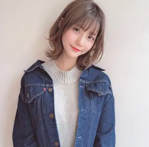 日系风格主要是弱纹理空气感为主头发比较饱满,轻盈,自然日式的发型不